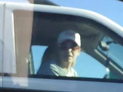 جوجه زن و شوهر و گربه اش را جلوی دوربین سايت سكسى شهوانى نشان می دهد