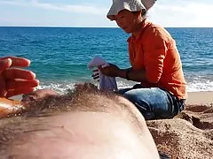 ماساژ درمانی قوی یک مشتری عكس سكسي شهواني شگفت انگیز را به درون سوراخ پاره می کند